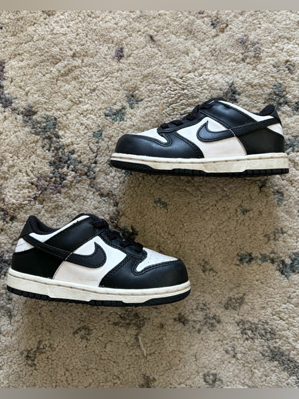 Nike Panda Dunks - Picture 2 of 7
